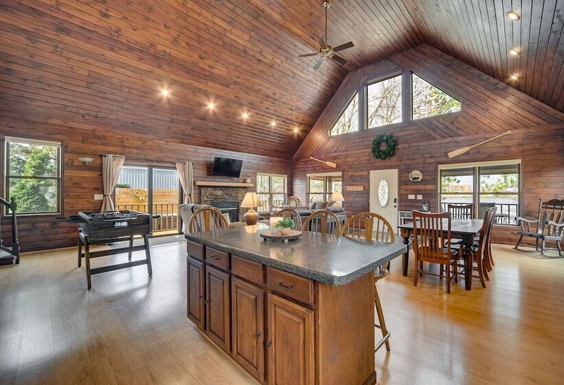 Wisconsin Cabin W/ Private Hot Tub & Deck