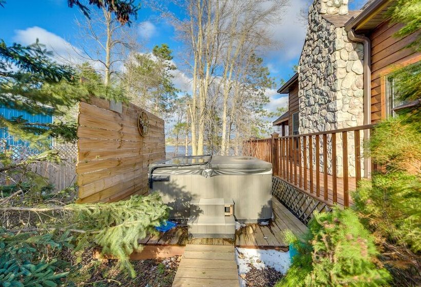 Wisconsin Cabin W/ Private Hot Tub & Deck