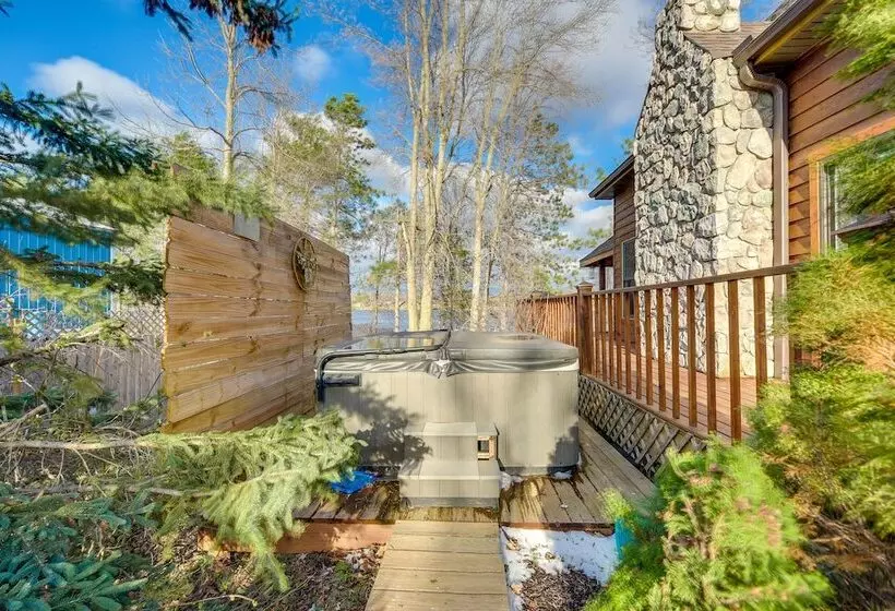 Wisconsin Cabin W/ Private Hot Tub & Deck