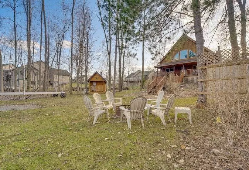 Wisconsin Cabin W/ Private Hot Tub & Deck