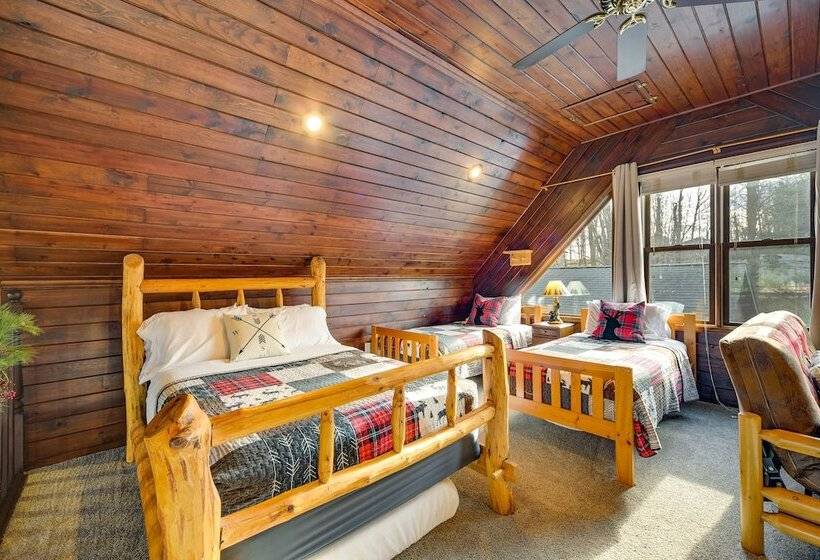 Wisconsin Cabin W/ Private Hot Tub & Deck