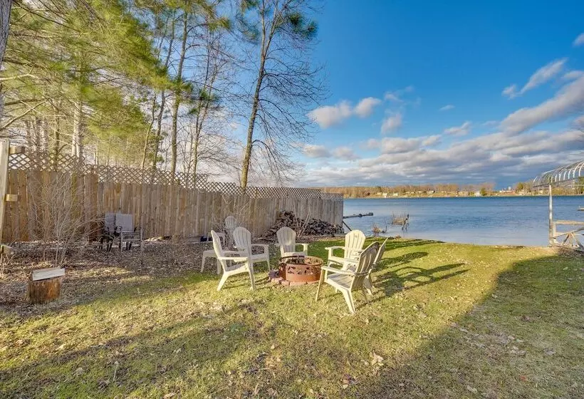 Wisconsin Cabin W/ Private Hot Tub & Deck