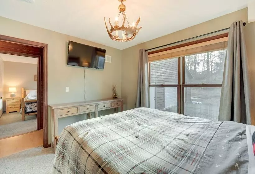 Wisconsin Cabin W/ Private Hot Tub & Deck