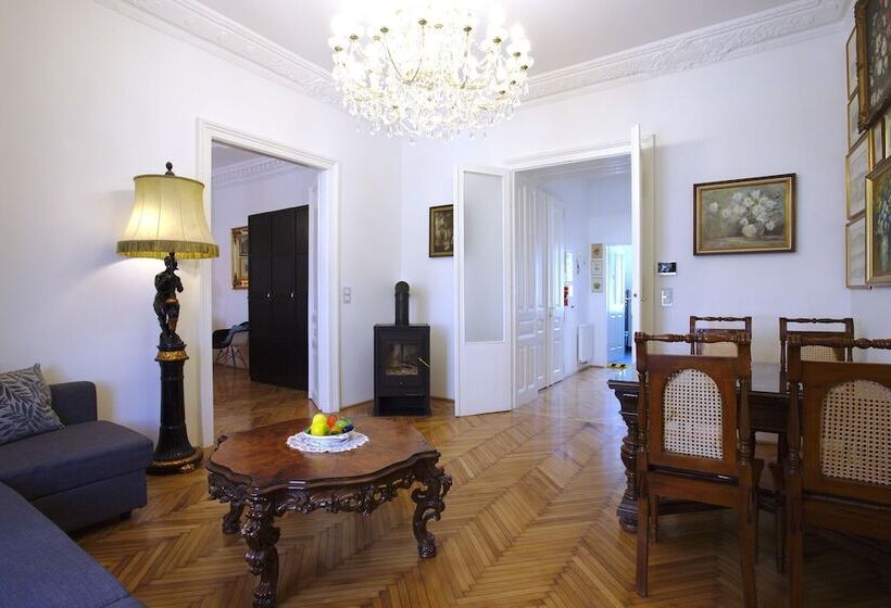 7th Heaven Vienna Center Apartments