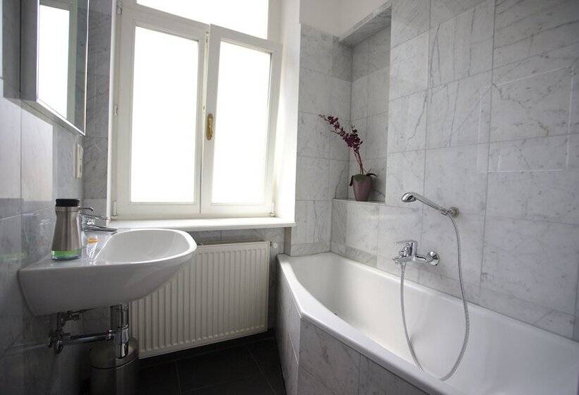 7th Heaven Vienna Center Apartments