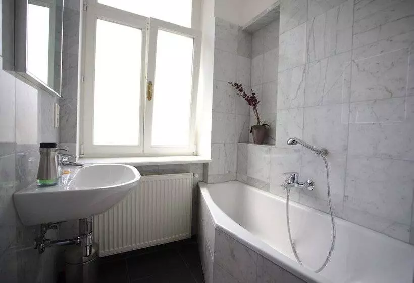 7th Heaven Vienna Center Apartments