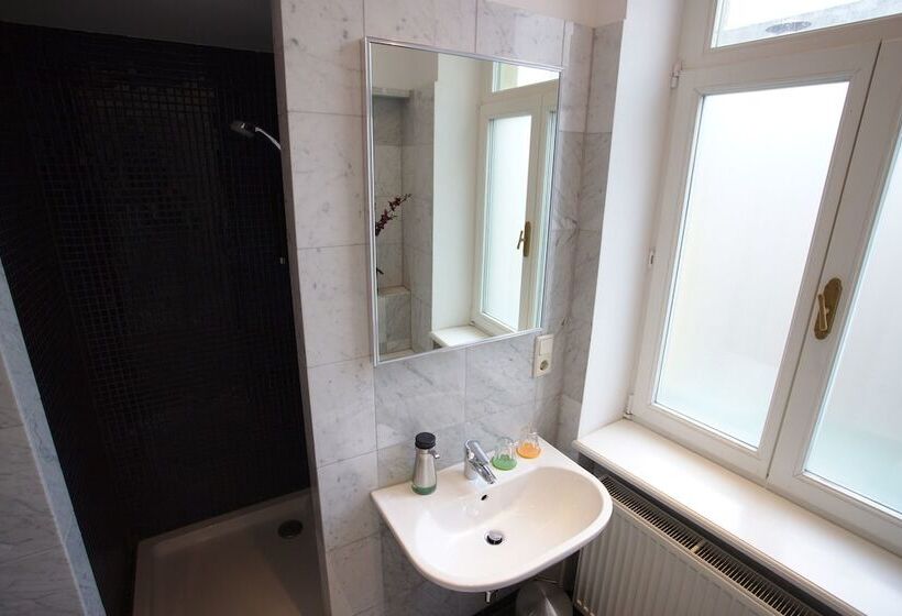 7th Heaven Vienna Center Apartments