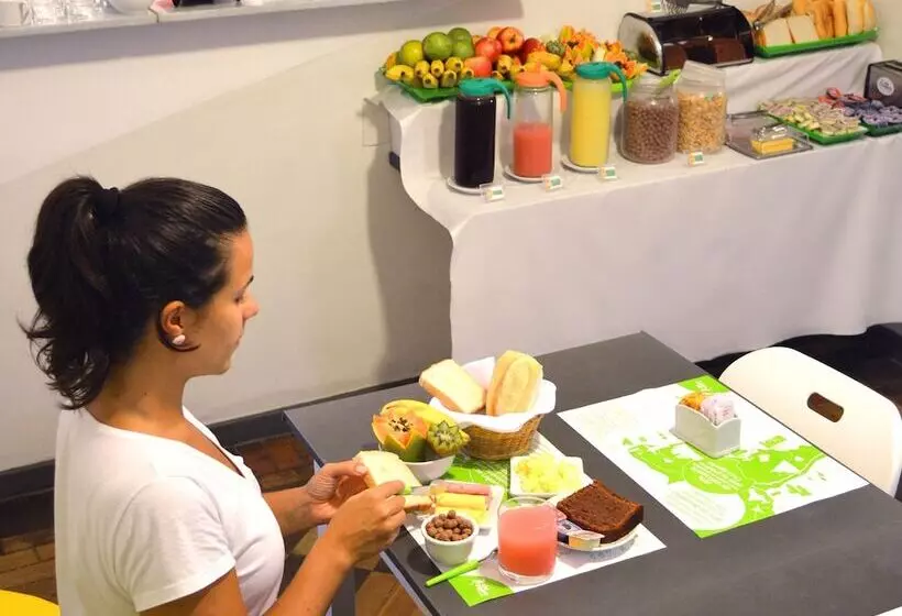 Clh Suites Copacabana Santa Clara Hostel