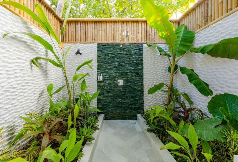 هتل Malahini Kuda Bandos Resort