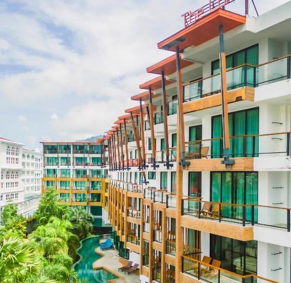 בית מלון כפרי The Lunar Patong