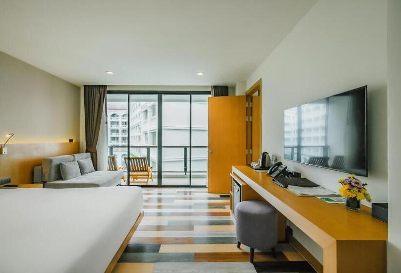 בית מלון כפרי The Lunar Patong