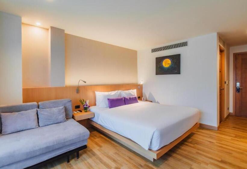 בית מלון כפרי The Lunar Patong