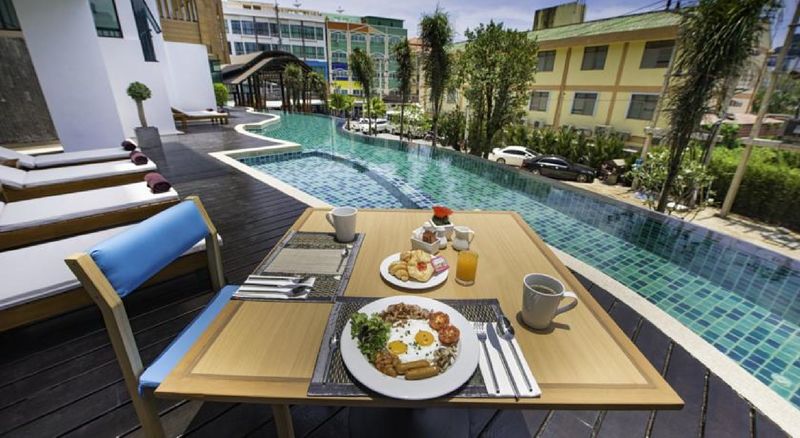 בית מלון כפרי The Lunar Patong