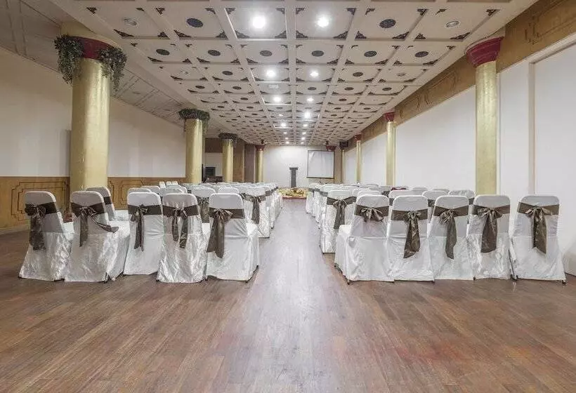 OYO 821 Hotel Dinasti
