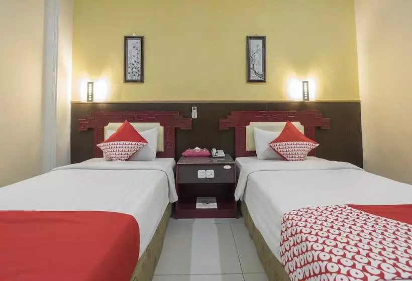 OYO 821 Hotel Dinasti