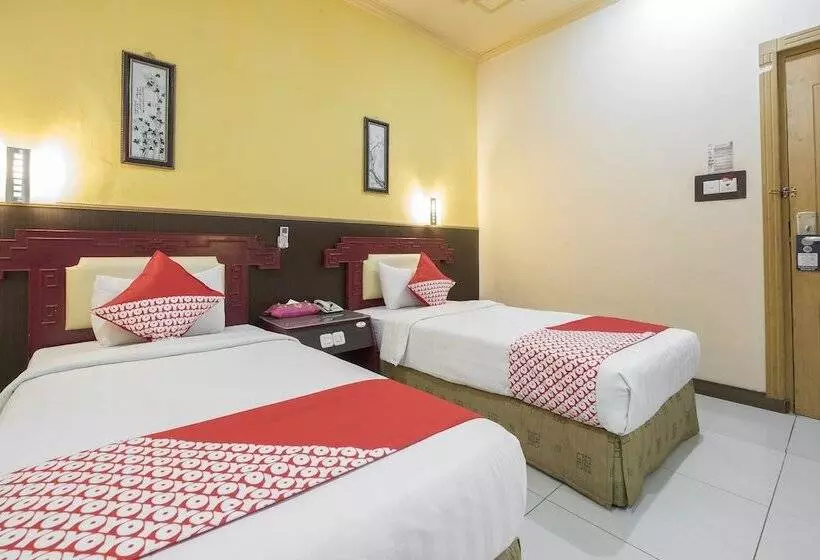 OYO 821 Hotel Dinasti