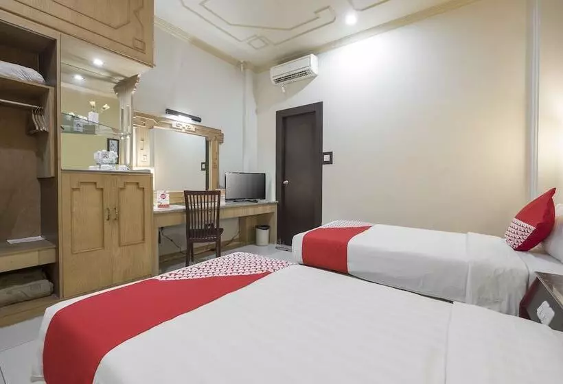 OYO 821 Hotel Dinasti