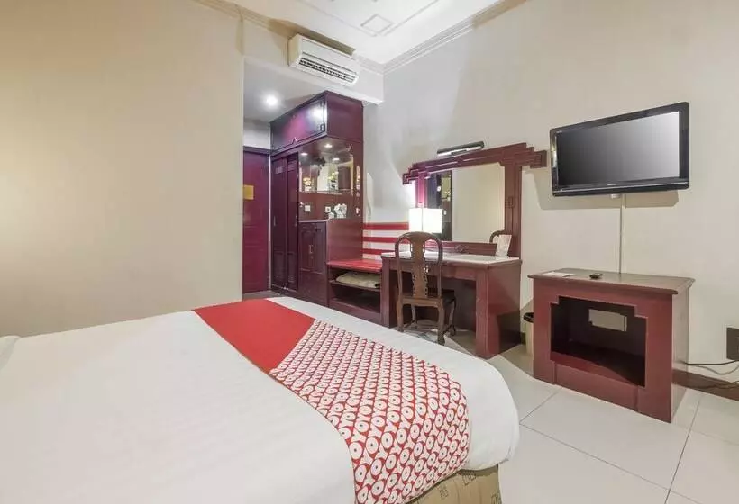 OYO 821 Hotel Dinasti