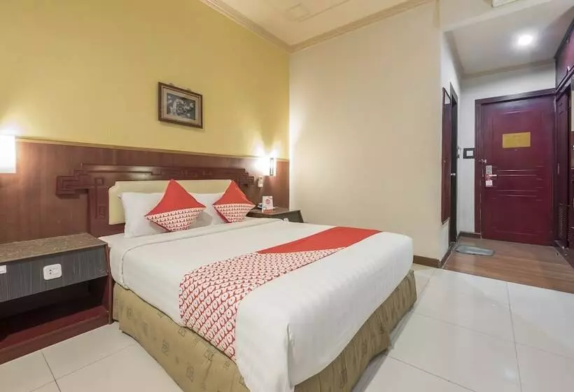 OYO 821 Hotel Dinasti