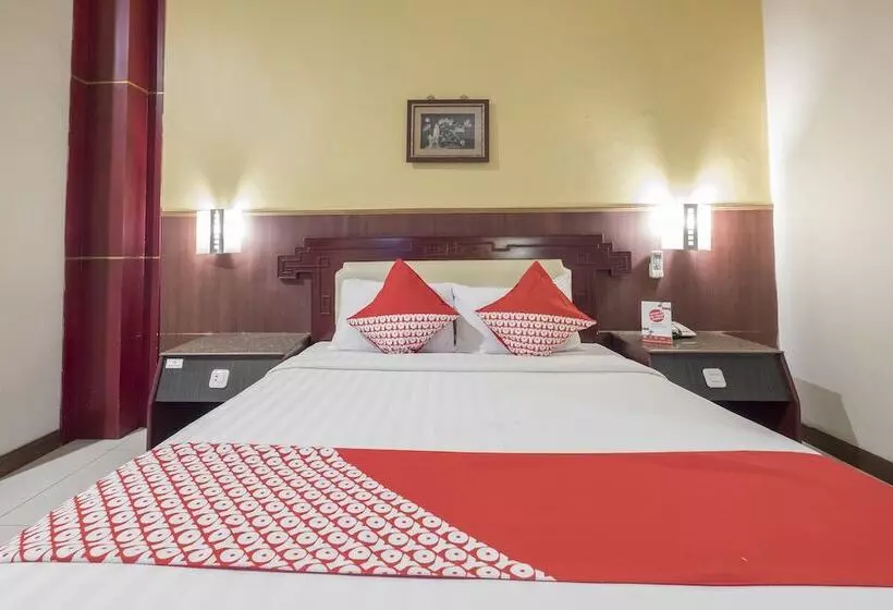 OYO 821 Hotel Dinasti