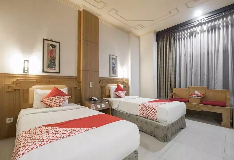 OYO 821 Hotel Dinasti