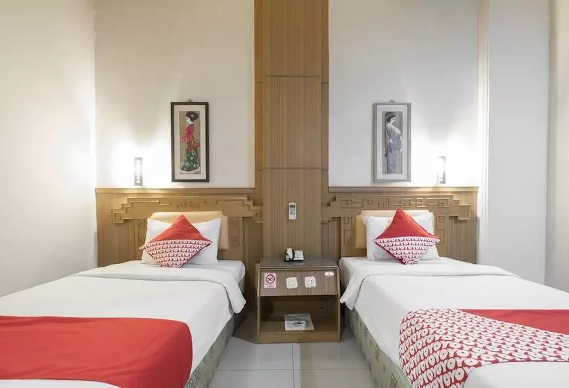 OYO 821 Hotel Dinasti