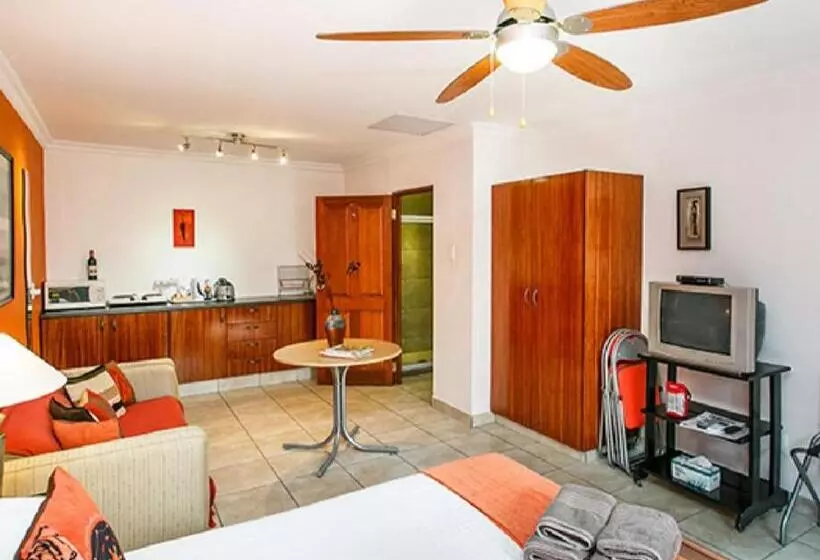 پانسیون Gumtree Guest House