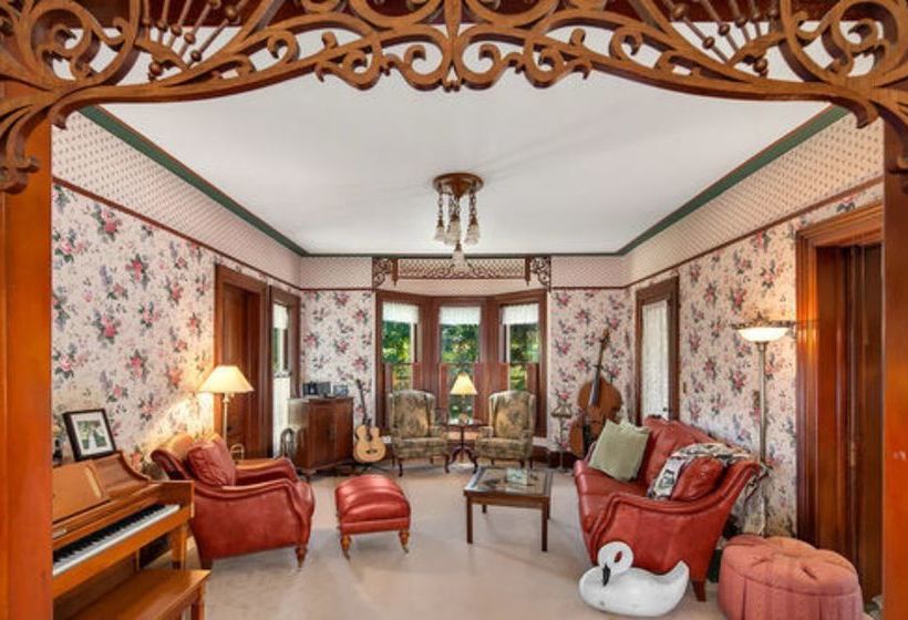 White Swan Inn Bed & Breakfast