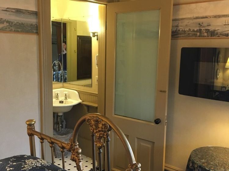 White Swan Inn Bed & Breakfast