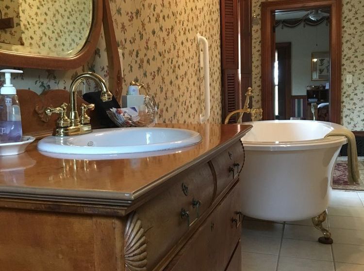 White Swan Inn Bed & Breakfast