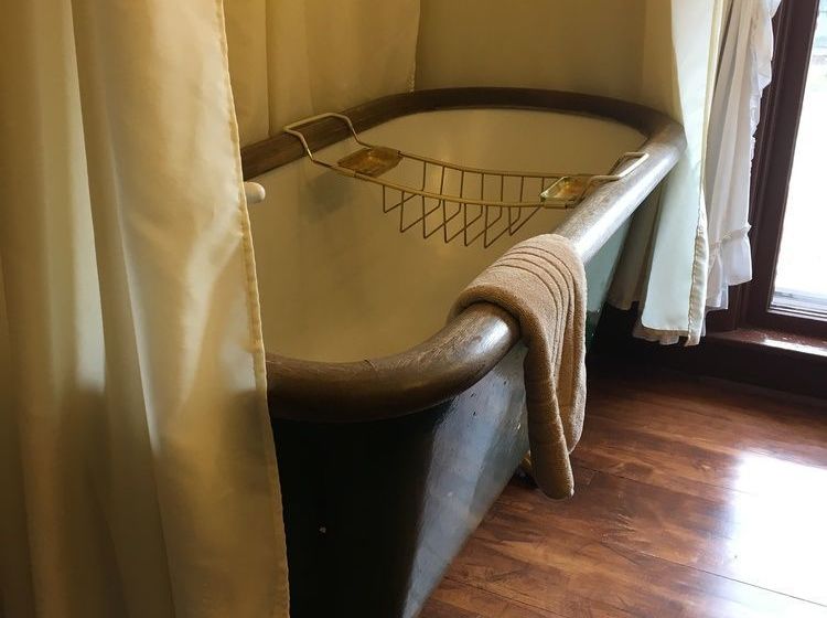 White Swan Inn Bed & Breakfast