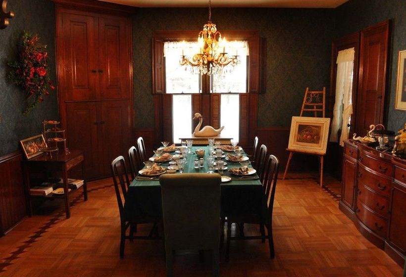 White Swan Inn Bed & Breakfast