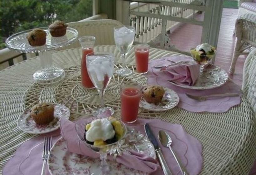 White Swan Inn Bed & Breakfast