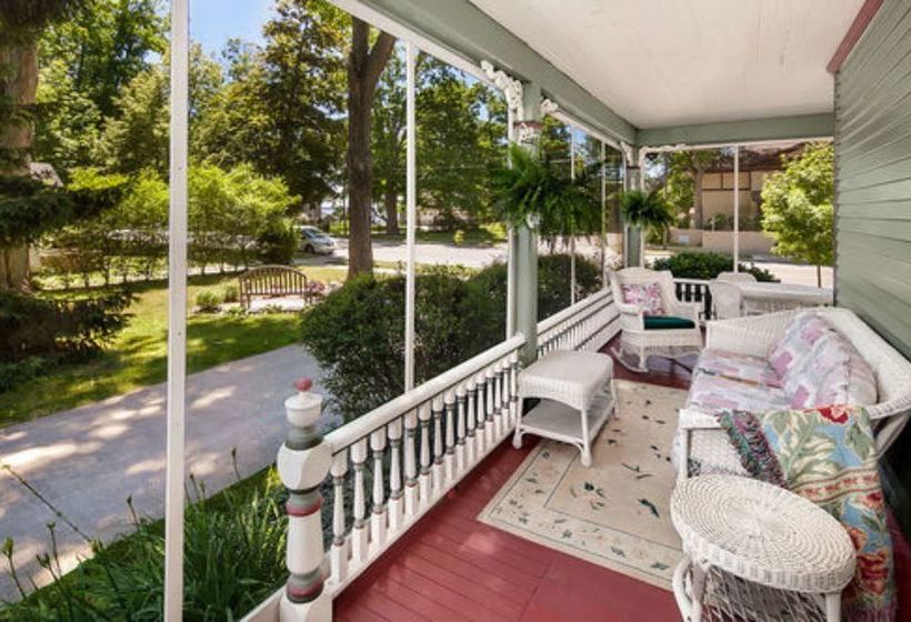 White Swan Inn Bed & Breakfast