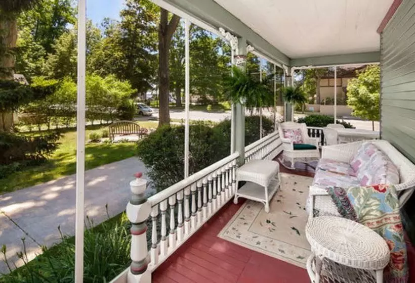 White Swan Inn Bed & Breakfast