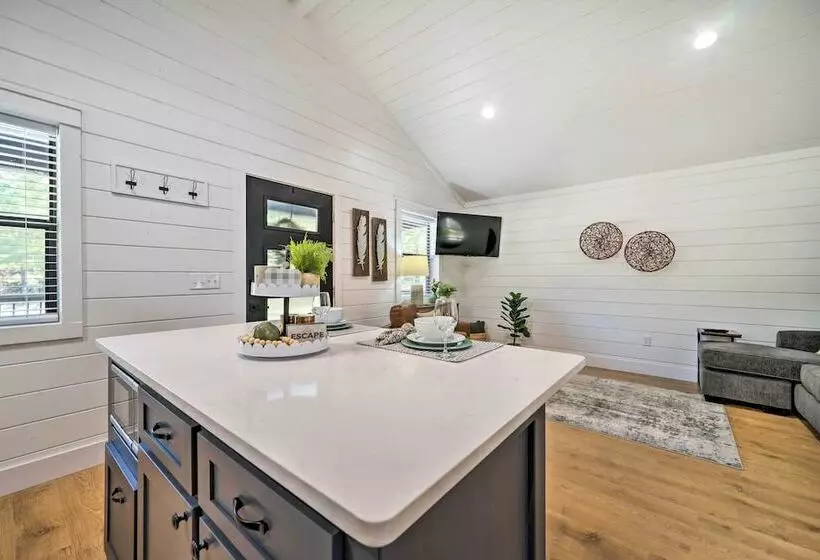 A Little Bit Of Simple  Cabin W/ Pond Access
