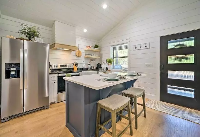 A Little Bit Of Simple  Cabin W/ Pond Access