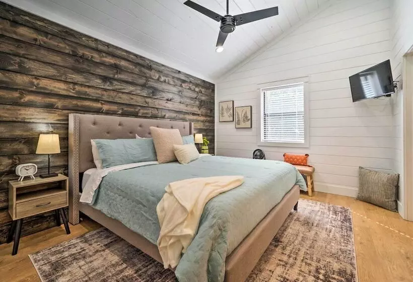 A Little Bit Of Simple  Cabin W/ Pond Access