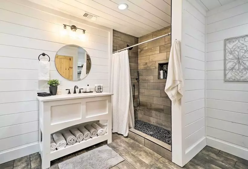 A Little Bit Of Simple  Cabin W/ Pond Access