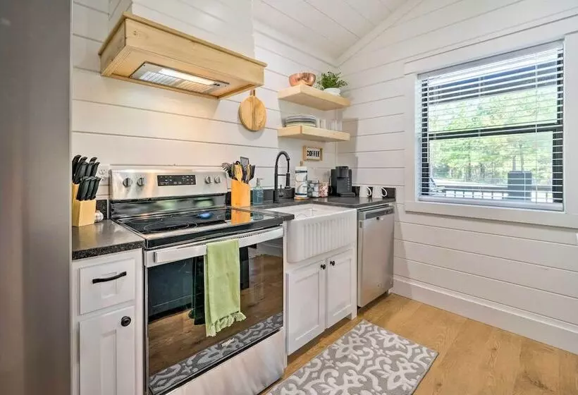 A Little Bit Of Simple  Cabin W/ Pond Access