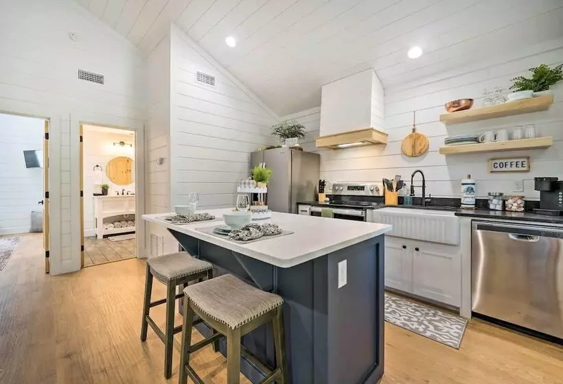 A Little Bit Of Simple  Cabin W/ Pond Access
