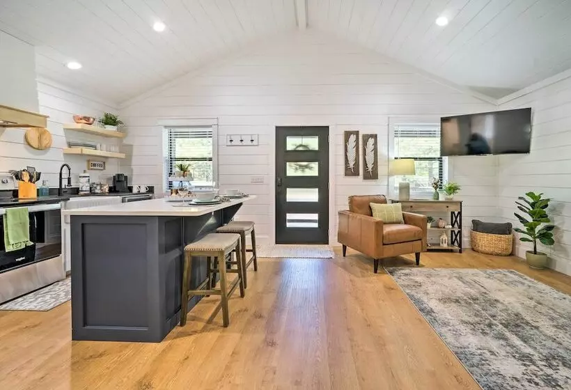 A Little Bit Of Simple  Cabin W/ Pond Access