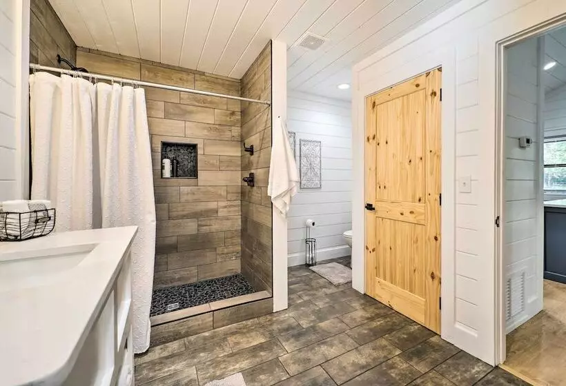 A Little Bit Of Simple  Cabin W/ Pond Access