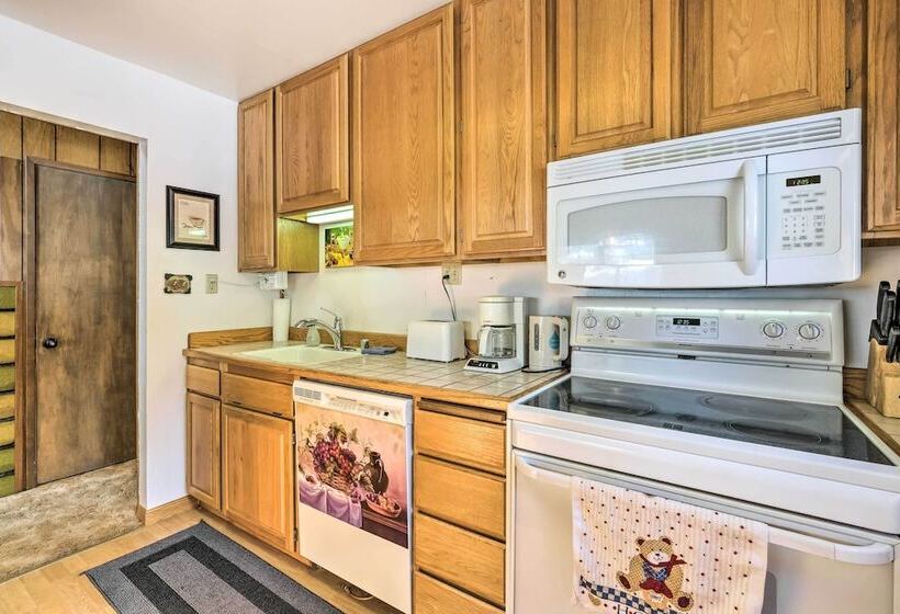 Near Hiking & Skiing: Bear Valley Cabin!