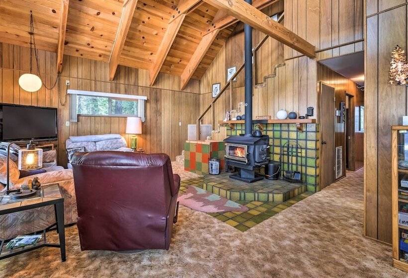 Near Hiking & Skiing: Bear Valley Cabin!