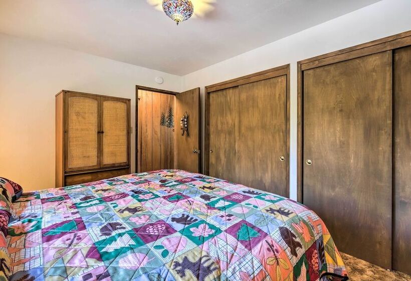 Near Hiking & Skiing: Bear Valley Cabin!