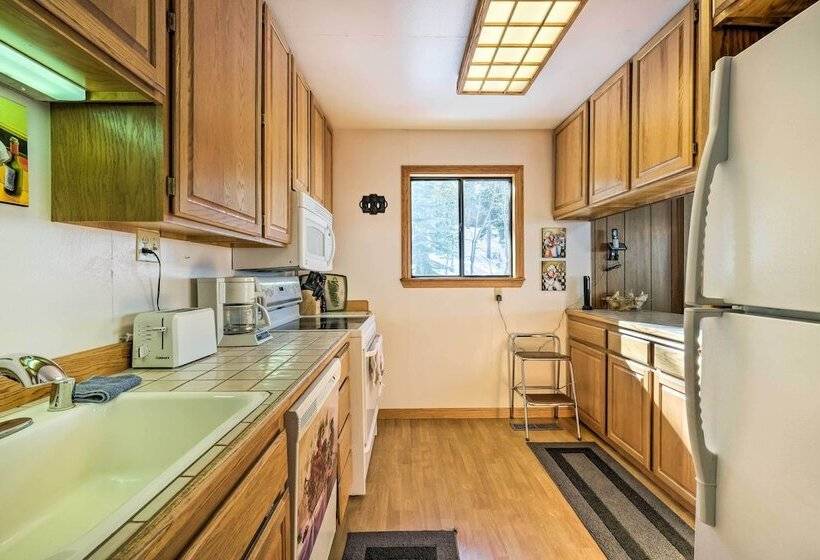 Near Hiking & Skiing: Bear Valley Cabin!