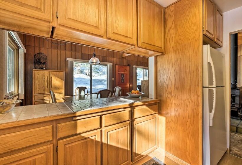 Near Hiking & Skiing: Bear Valley Cabin!