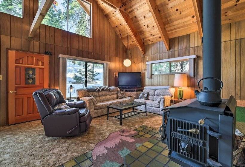 Near Hiking & Skiing: Bear Valley Cabin!