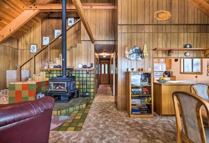 Near Hiking & Skiing: Bear Valley Cabin!